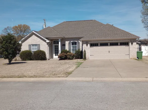 1903 Wildwood St, Muscle Shoals, AL 35661