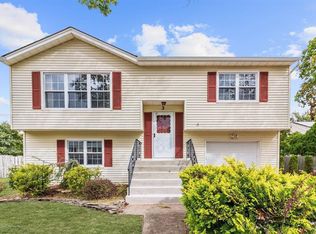 3 Revere Ct, Hazlet, NJ 07730