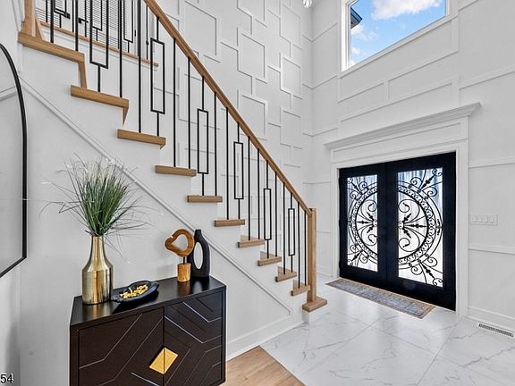 3rd image of 44 Liberty St