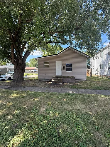 1005 E St Photo 1