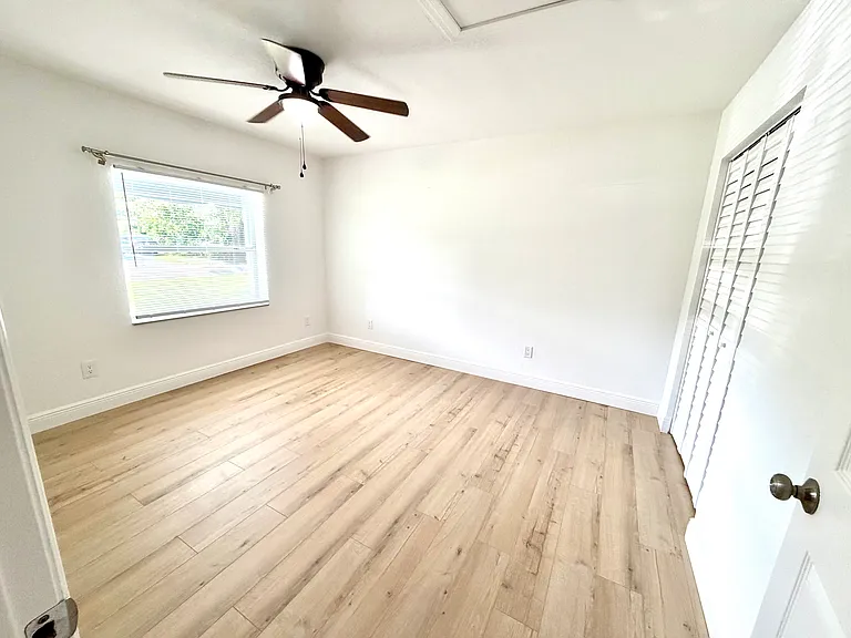 235 SE Madison Cir N — Photo 13