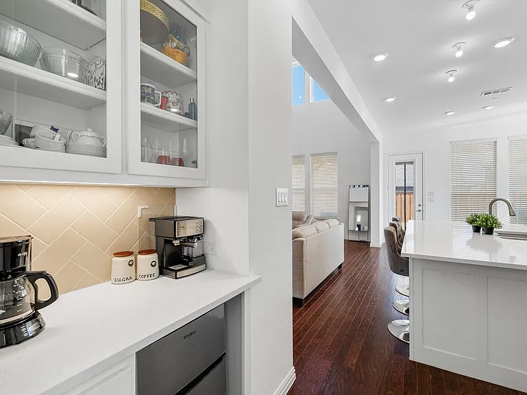 851 Orchard Dr — Photo 5