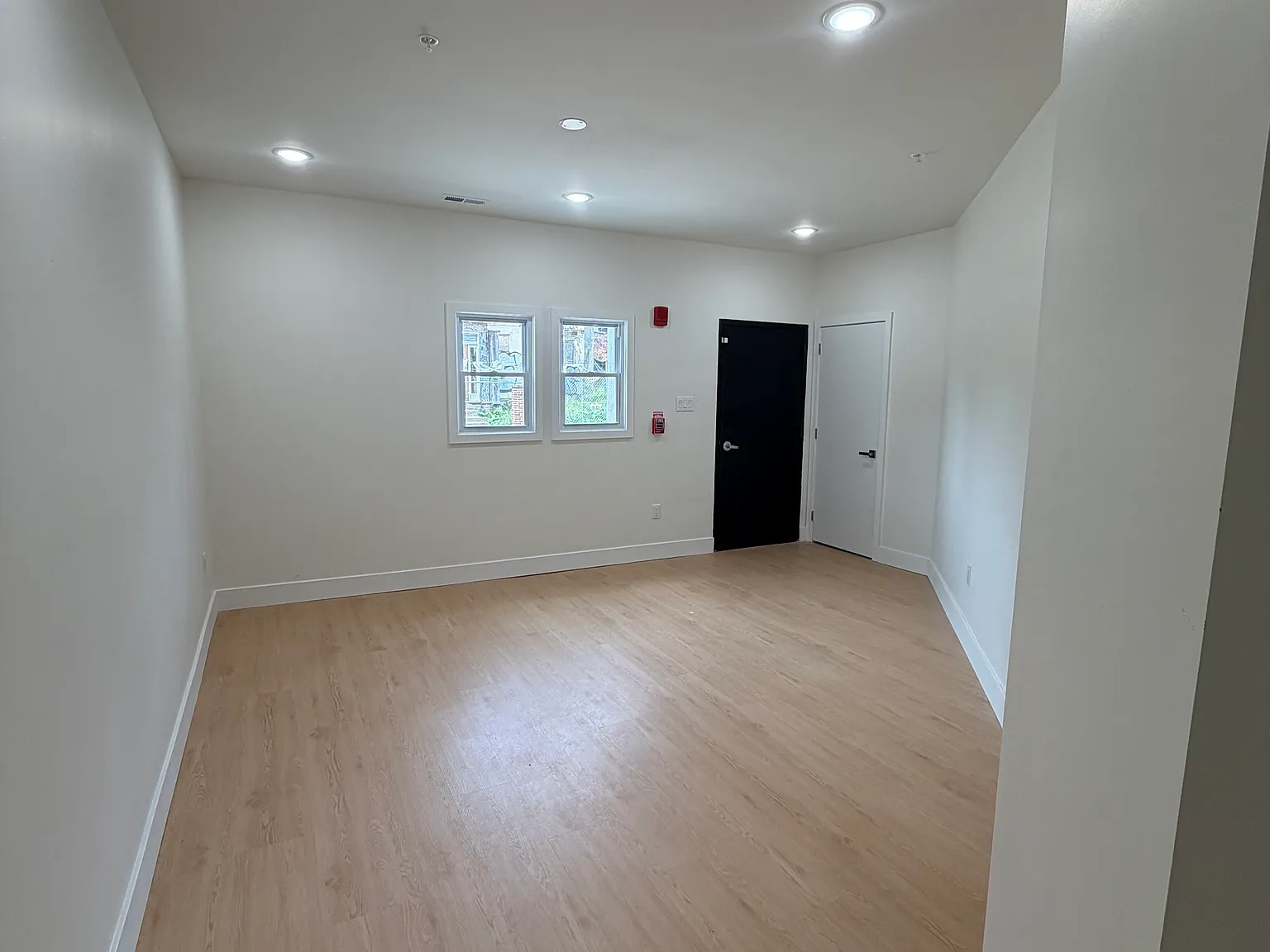 4212 Lancaster Ave — Photo 2