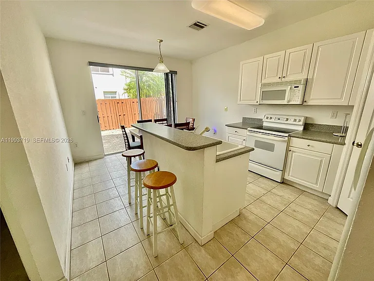 5628 NW 113th Ave #5628 — Photo 8