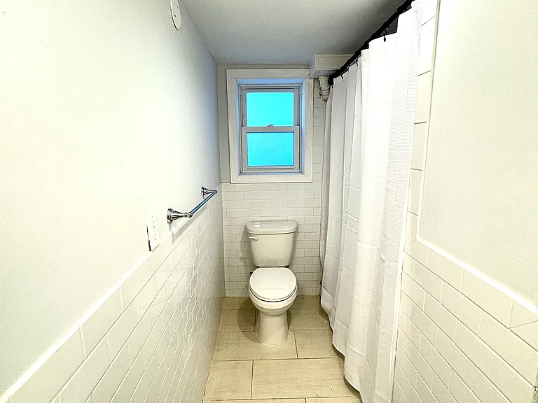 19 Illinois Ave — Photo 10