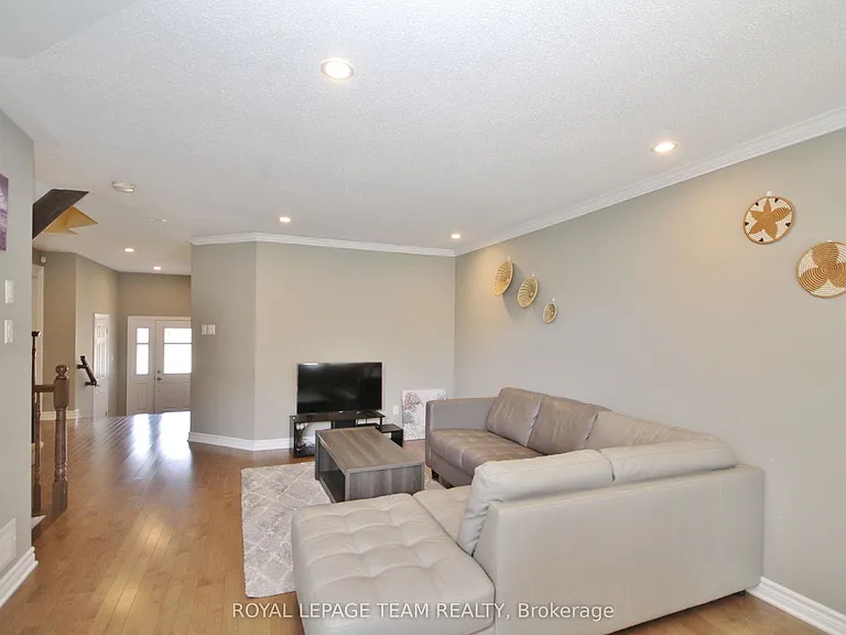 302 Tourmaline Cres — Photo 6