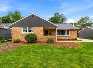 W62N321 Hanover Ave, Cedarburg, WI 53012