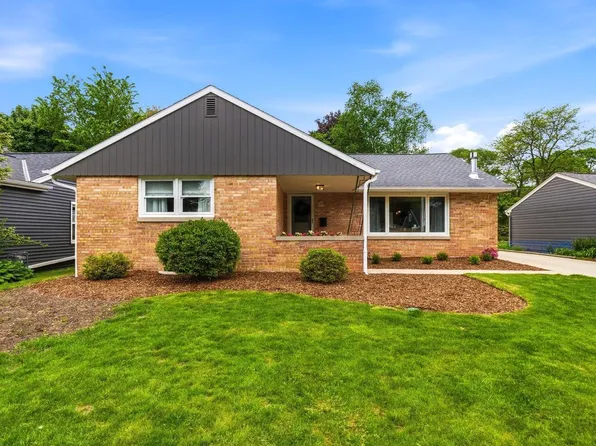 W62N321 Hanover AVENUE, Cedarburg, WI 53012