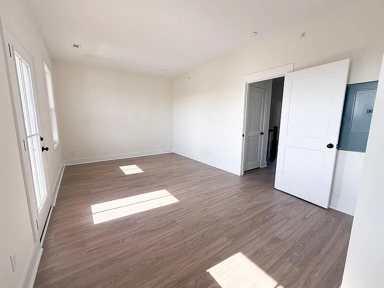 1373 Meridian St — Photo 23