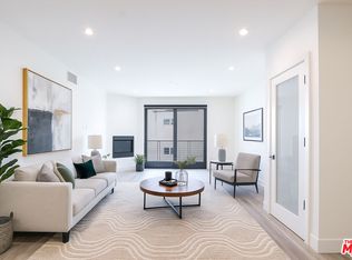 11800 Courtleigh Dr #404, Los Angeles, CA 90066