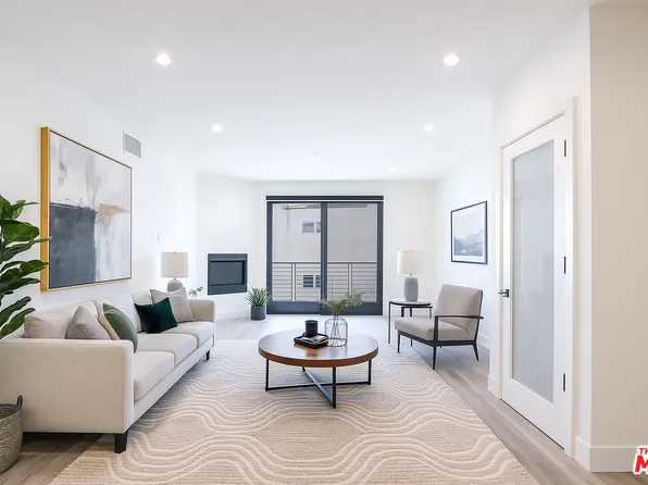 11800 Courtleigh Dr #404, Los Angeles, CA 90066