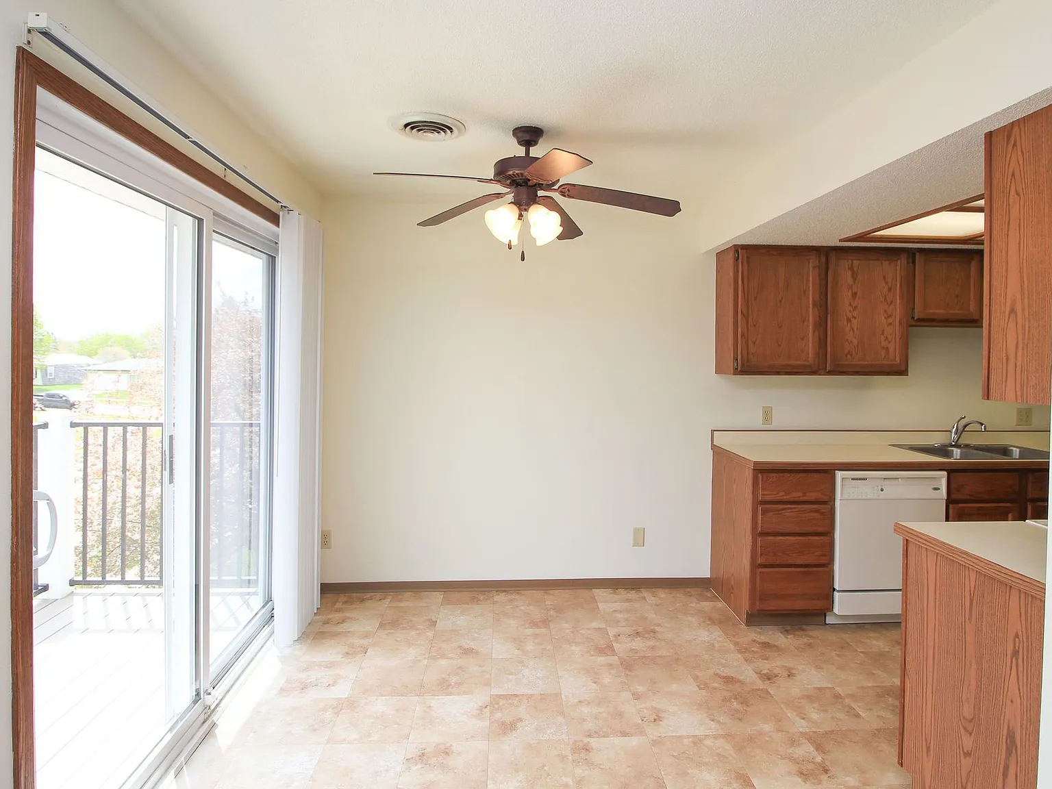 **Limited Time Special! Up to 2 Months Free Rent — Photo 4