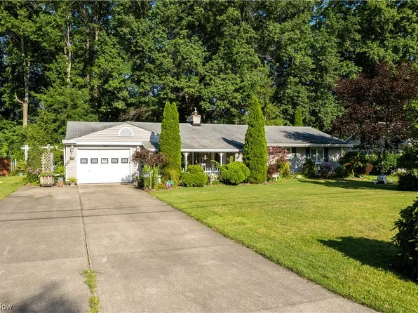 106 Edgewood Dr, Grafton, OH 44044