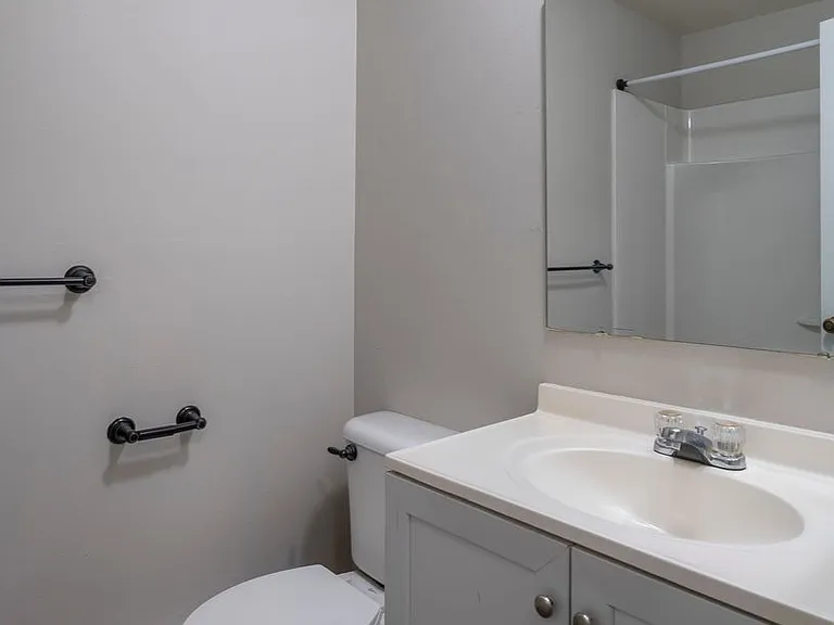 Oak Valley Apartments — Photo 25