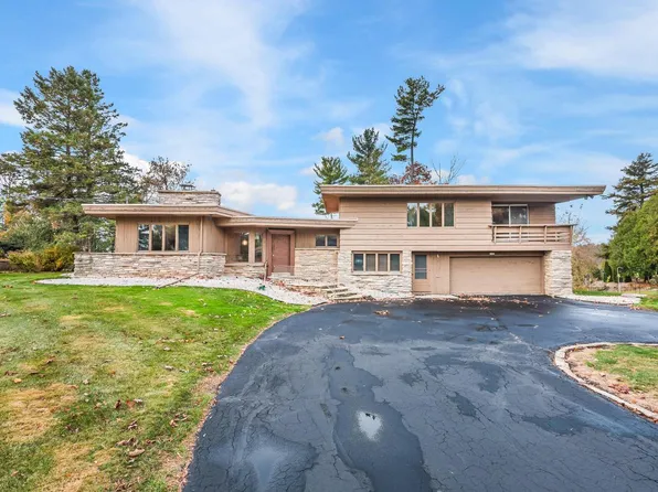 4927 River Heights DRIVE, Manitowoc, WI 54220