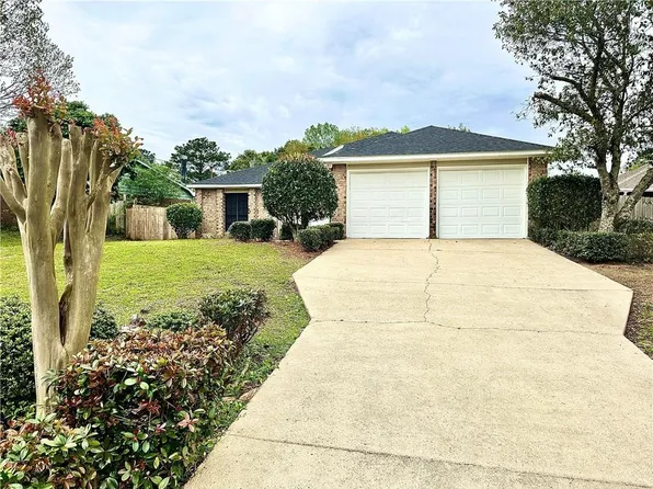820 Copperfield Dr E, Mobile, AL 36608