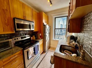 61 Park Dr APT 12, Boston, MA 02215