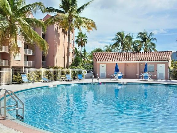 3rd image of 3930 S Roosevelt Blvd APT 410S
