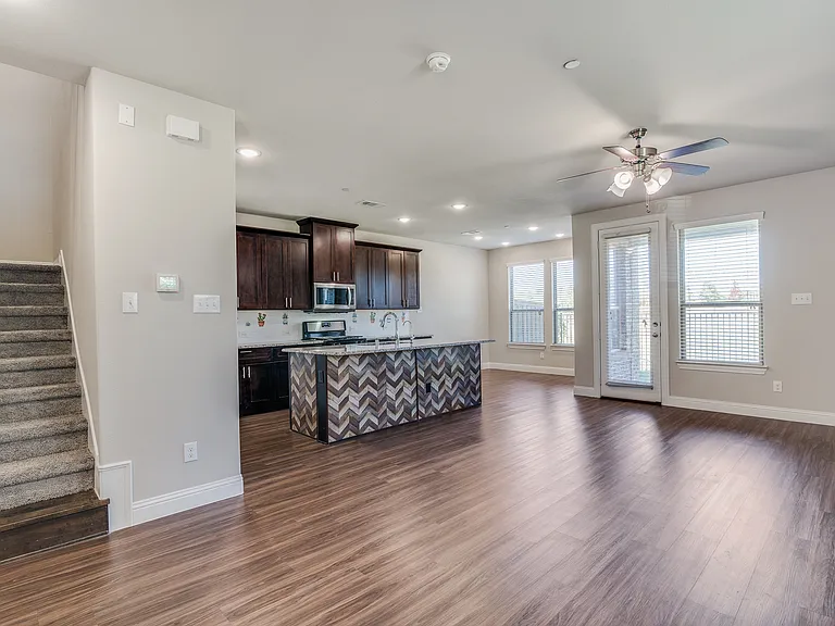 4533 Titus Cir — Photo 6