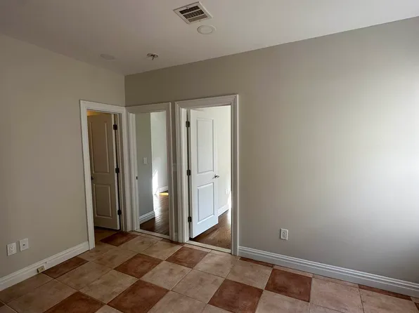 21-28 Ditmars Boulevard image 1 of 8