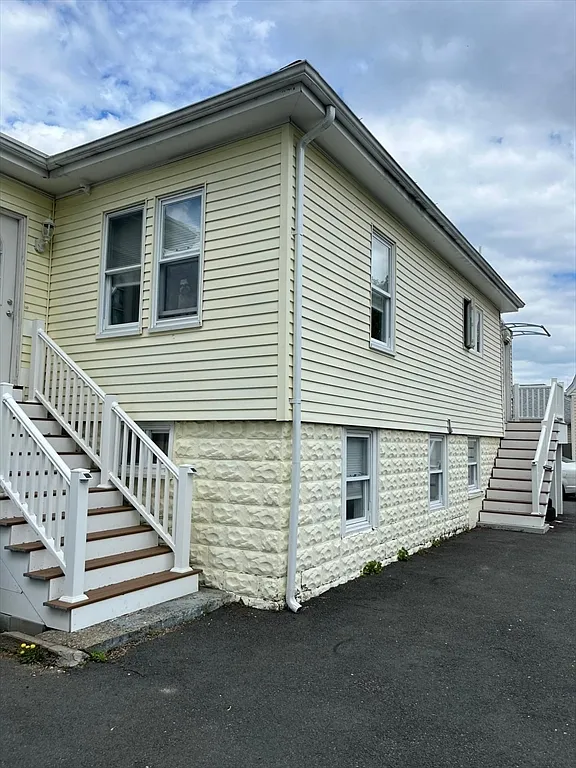 Building Photo - 72 Bristow St