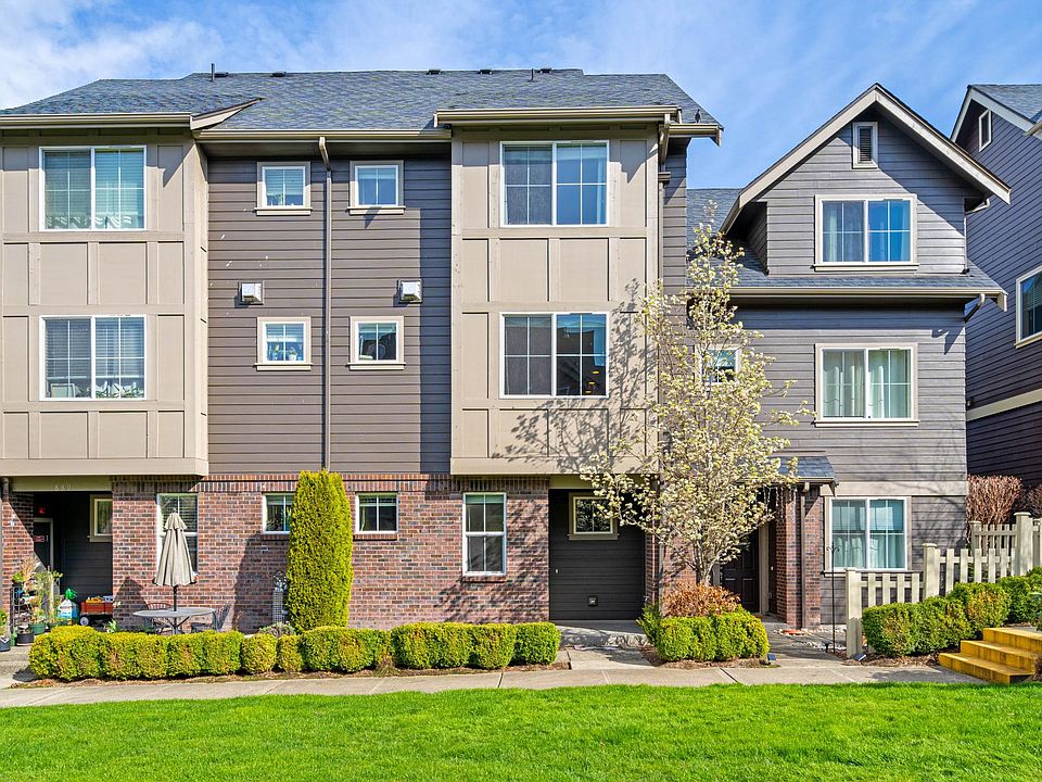 1st image of 884 3rd Ave NE
