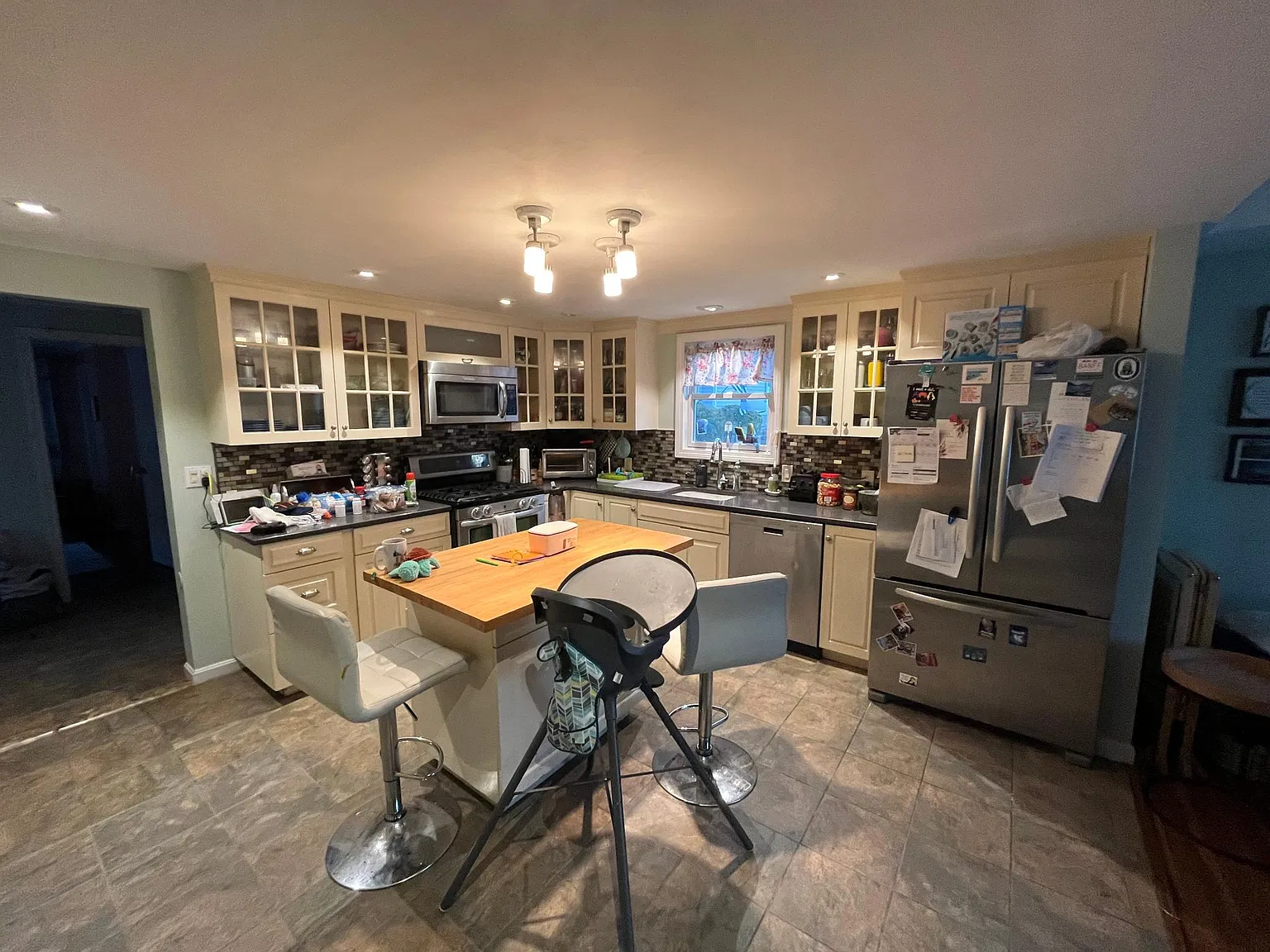 3 bed, 1217 sqft, $3,300 — Photo 2