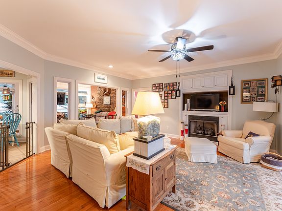 3rd image of 565 Bell Dr W