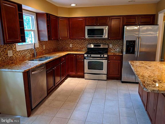 3rd image of 5022 Chanticleer Ave