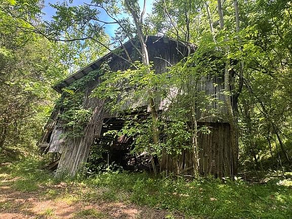 5th image of 2176 Jennings Creek Rd