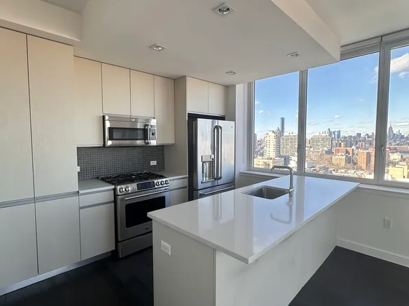 309 Gold Street image 1 of 14