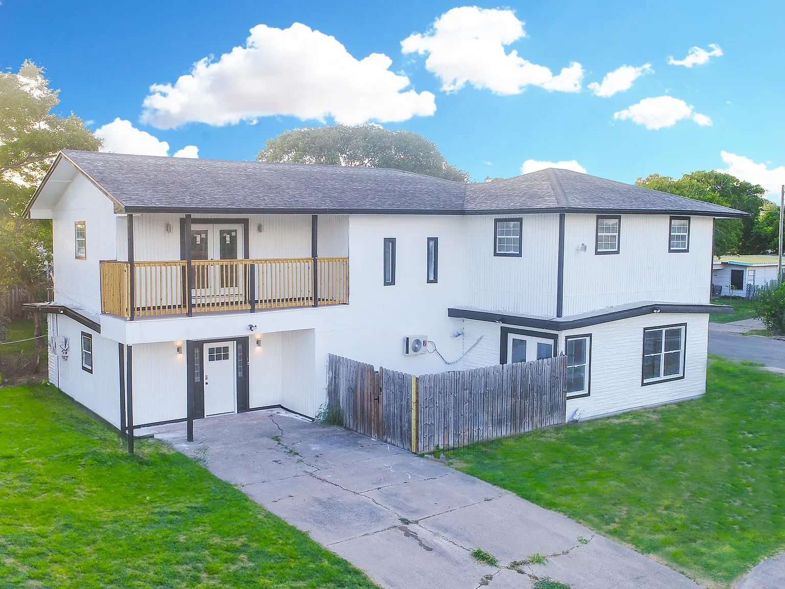 3637 Lamont St — Photo 2
