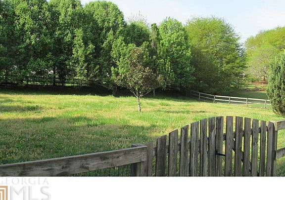 4th image of 1060 Avery Creek Dr