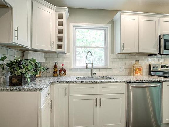 4th image of 10017 Larsen St