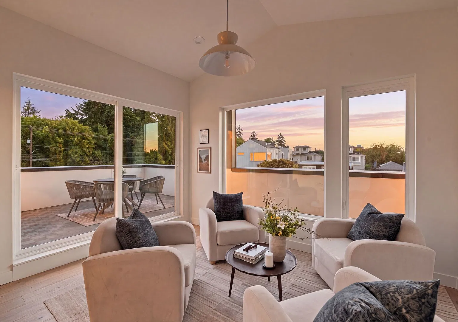 3Bd/2.75Ba Seattle Home — Photo 3