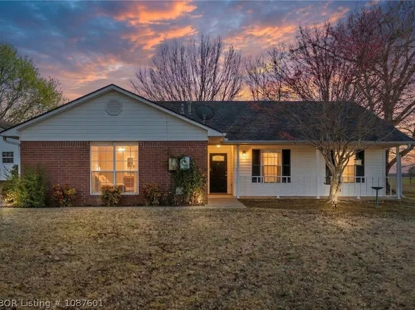 2108 N River Rd, Lavaca, AR 72941