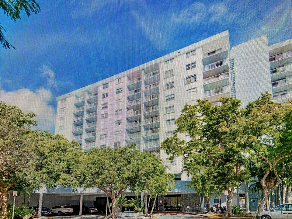 1st image of 6900 Bay Dr APT 7B