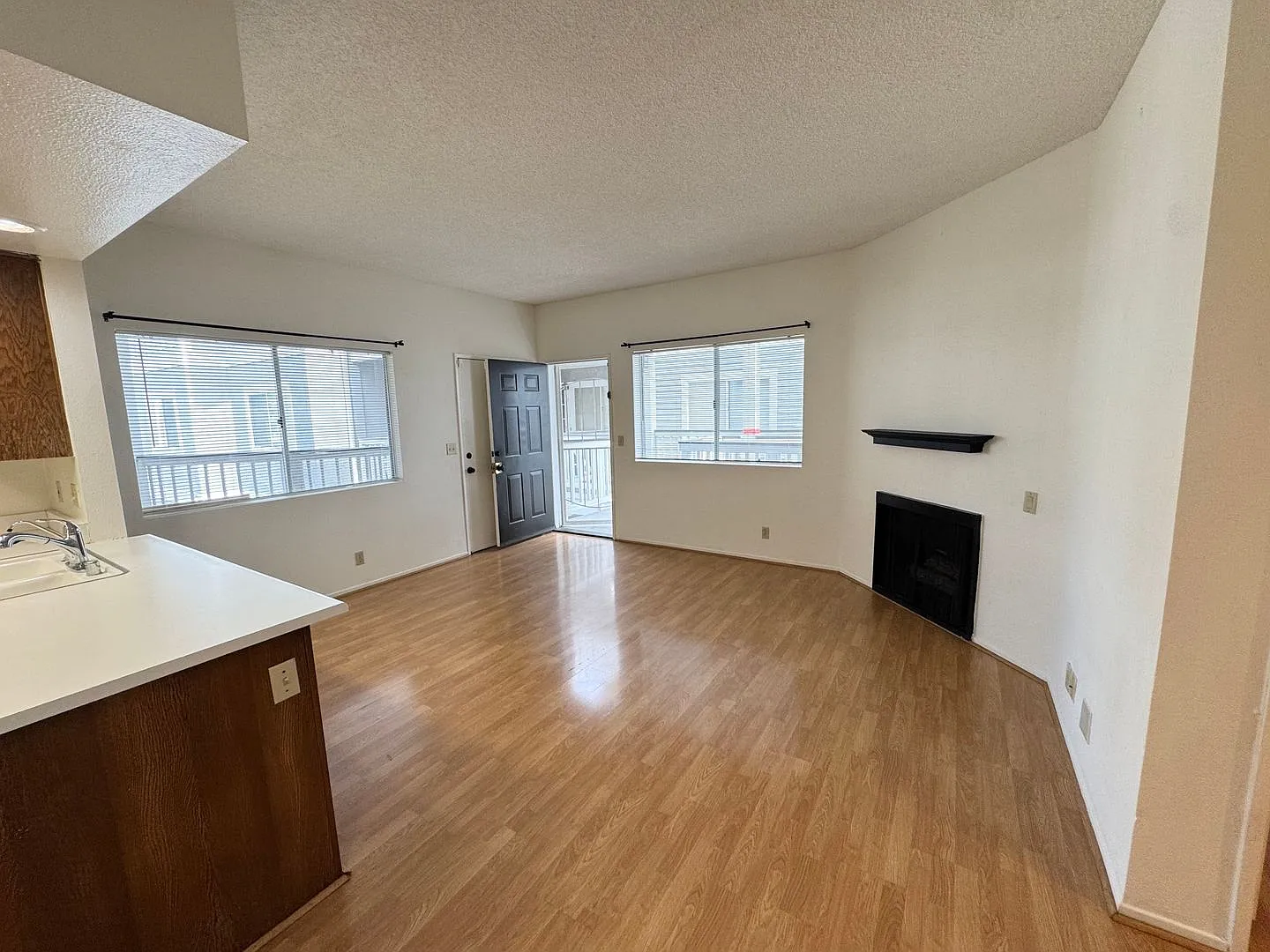 Charming 2 Bedroom-2Bath Condo in Garden Grove! — Photo 4