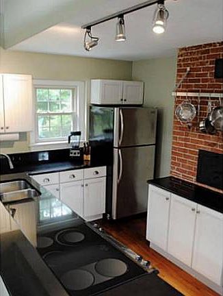 Interior w/furnishings