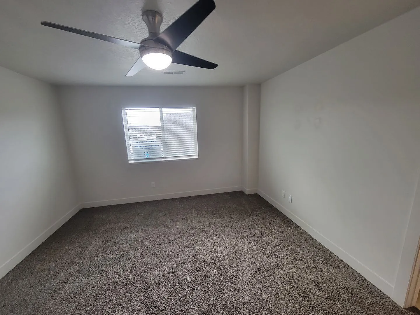 Modern 3 bed 2.5 bath TH for Rent in West Haven! — Photo 4