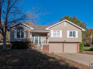 2718 SW Staffordshire Rd, Topeka, KS 66614