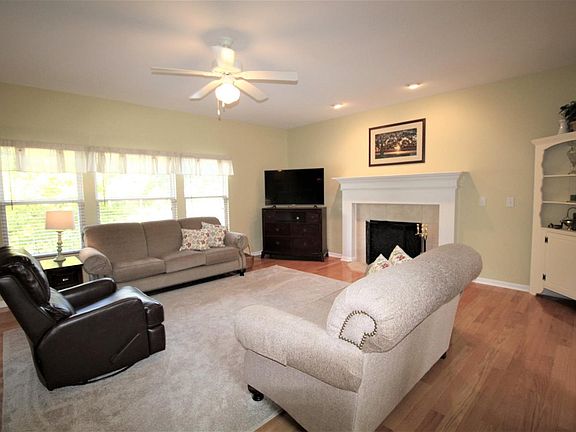 2nd image of 6392 Mueller Lakes Ln