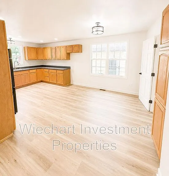 232 N Cherry St — Photo 15