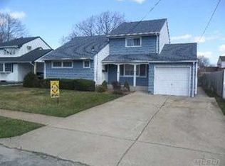 23 Kenneth Ln, North Babylon, NY 11703