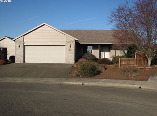935 Bronco Ave, Molalla, OR 97038