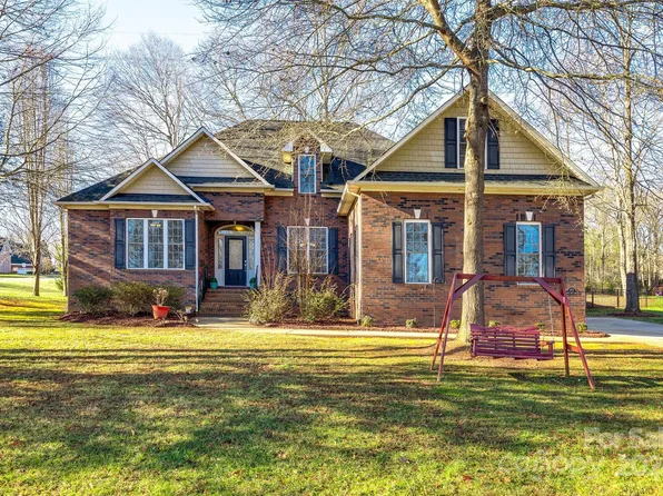 713 Park Trail Ln, Clover, SC 29710