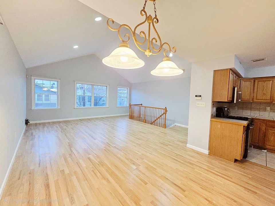 1st image of 27 Jewett Ave #2
