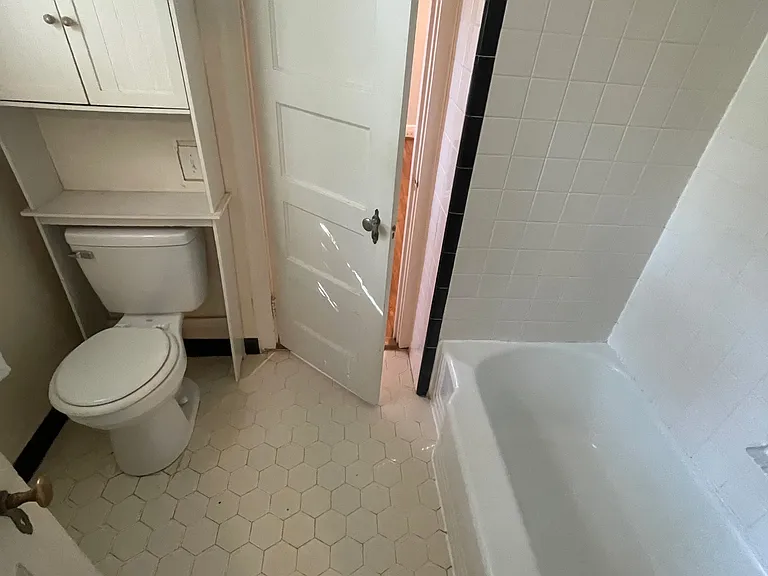 302 Harden St — Photo 7
