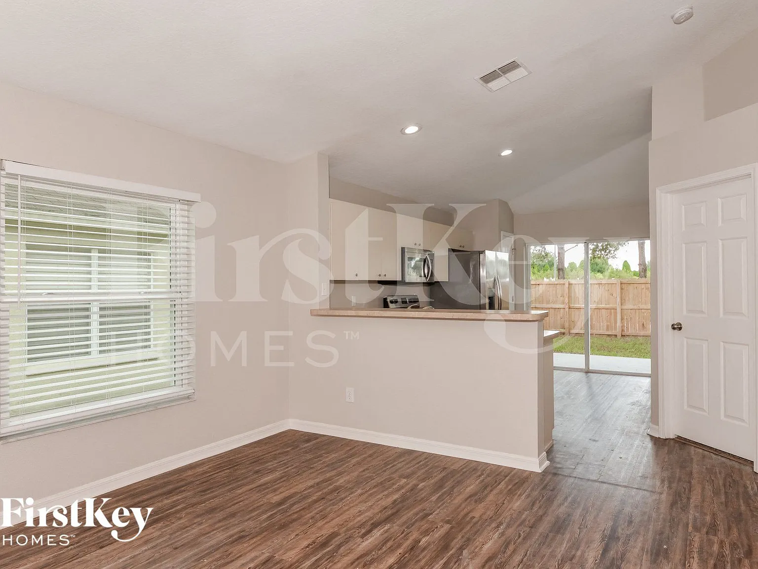 3 bed, 2.0 bath, 1293 sqft, $2,125 — Photo 4