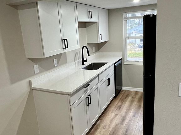 5th image of 146 Boundary Blvd APT 201